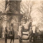 1940 - au travail devant les tours